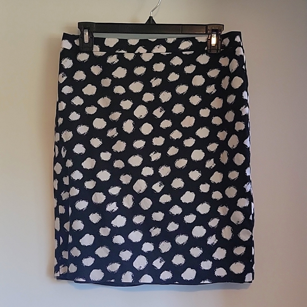 Black and white pencil skirt